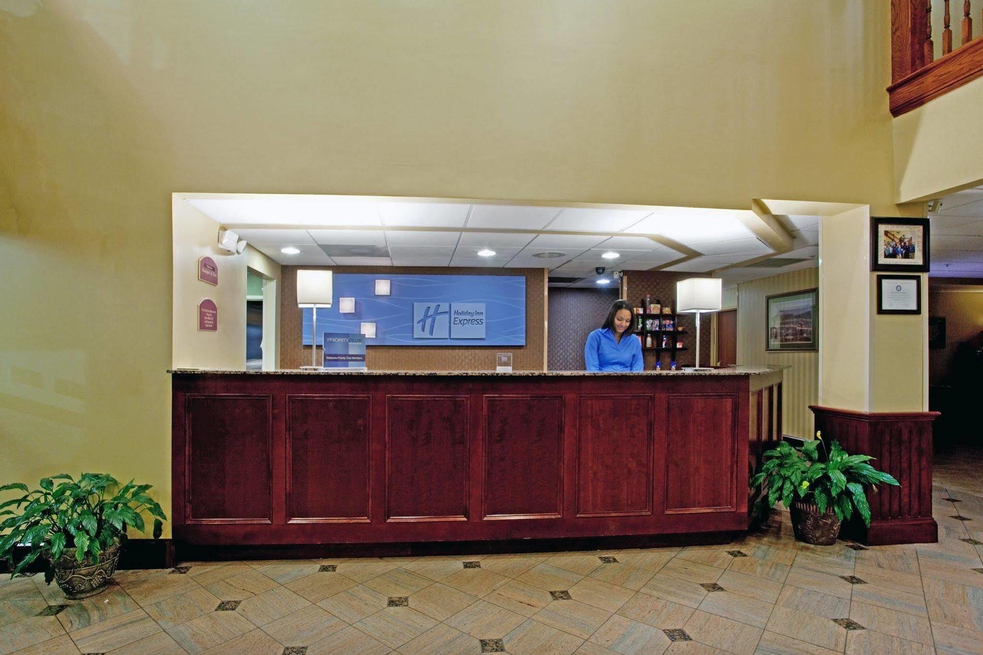 Holiday Inn Express & Suites Charlotte Arpt-Belmont By Ihg Eksteriør bilde