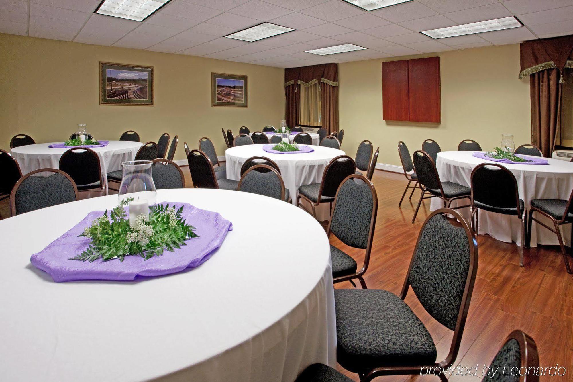 Holiday Inn Express & Suites Charlotte Arpt-Belmont By Ihg Eksteriør bilde