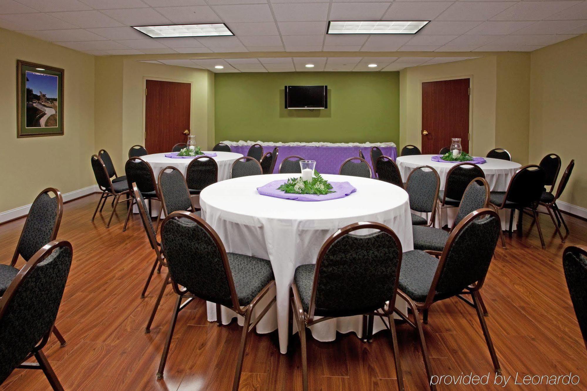 Holiday Inn Express & Suites Charlotte Arpt-Belmont By Ihg Eksteriør bilde